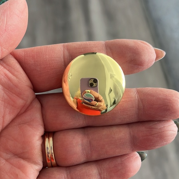 Gold cabinet knobs - Picture 2 of 2